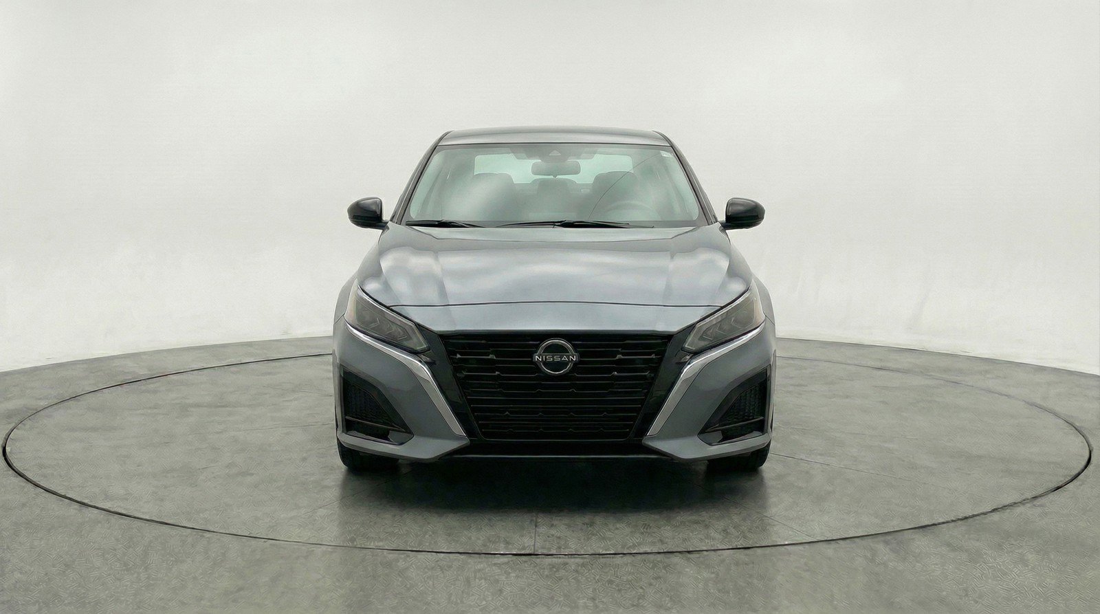 Used 2025 Nissan Altima 2.5 SV FWD image 2