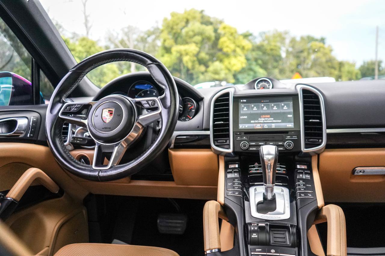 Used 2018 Porsche Cayenne Platinum Edition w/ Premium Package AWD/4WD image 13