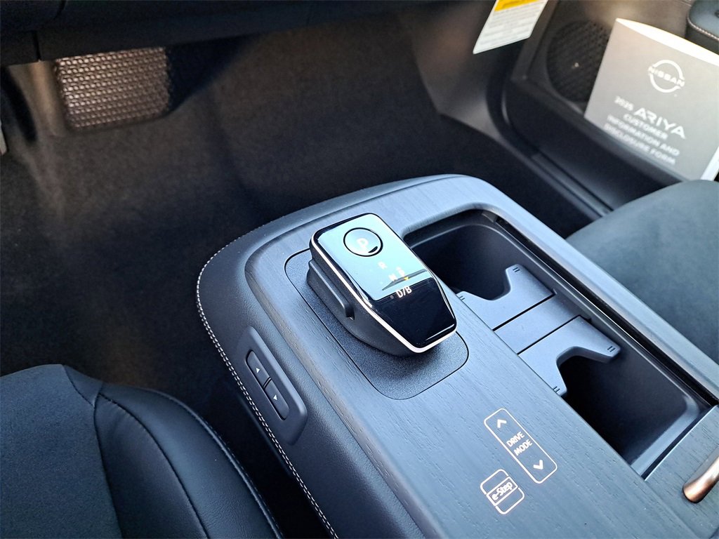 New 2025 Nissan Ariya AWD image 9