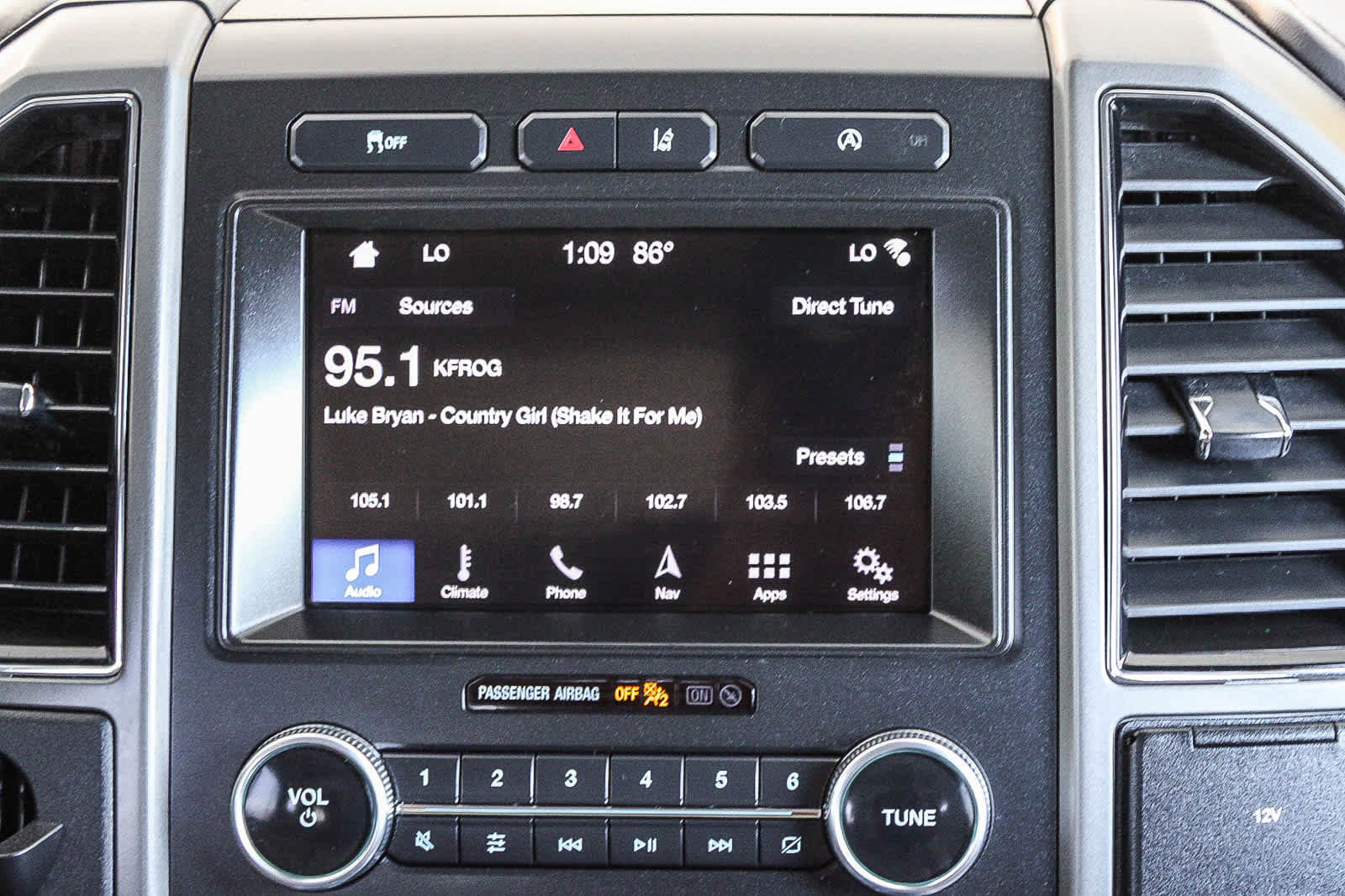 Used 2019 Ford Expedition XLT w/ Equipment Group 202A RWD image 14