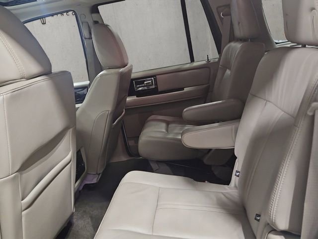 Used 2016 Lincoln Navigator Select image 20