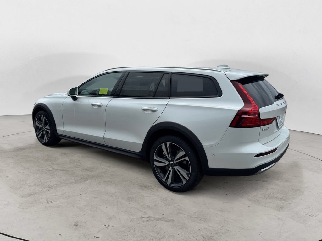 New 2026 Volvo V60 B5 Cross Country Plus w/ Climate Package AWD/4WD image 4