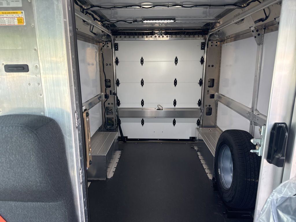 Used 2024 Chevrolet Brightdrop 400 w/ Commercial Equipment Package AWD/4WD image 10