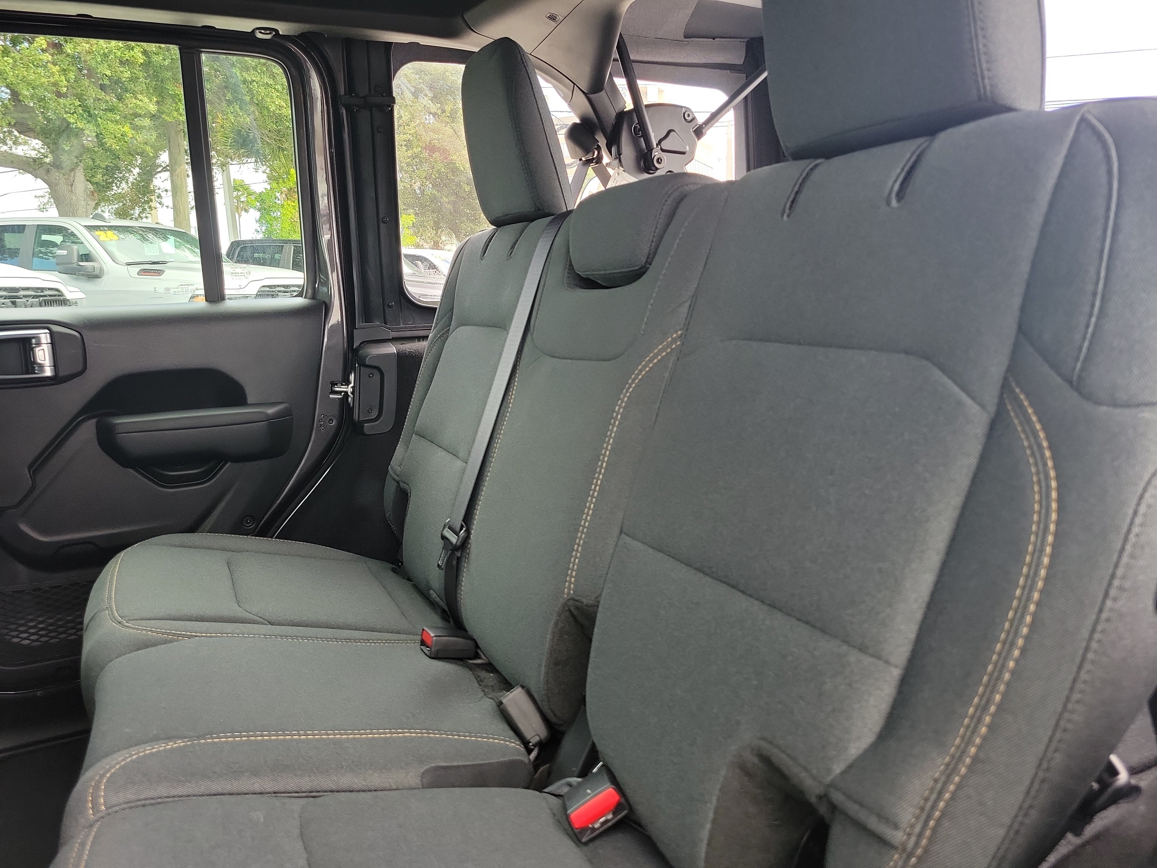 Used 2025 Jeep Wrangler Unlimited Sport AWD/4WD image 8