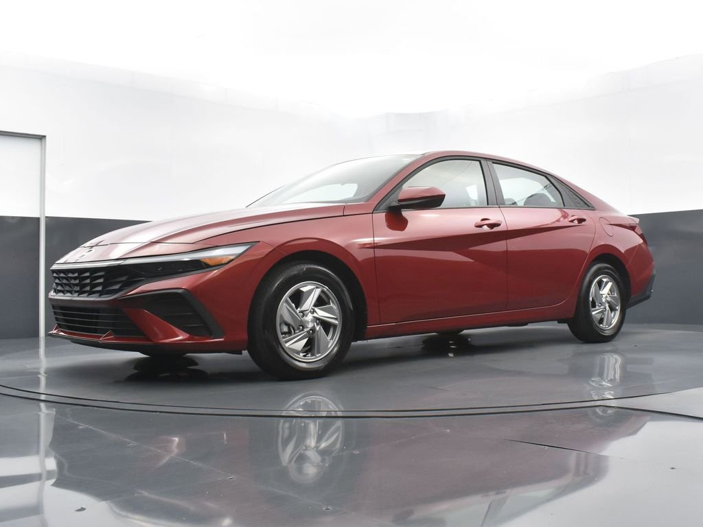 Used 2025 Hyundai Elantra SE image 27