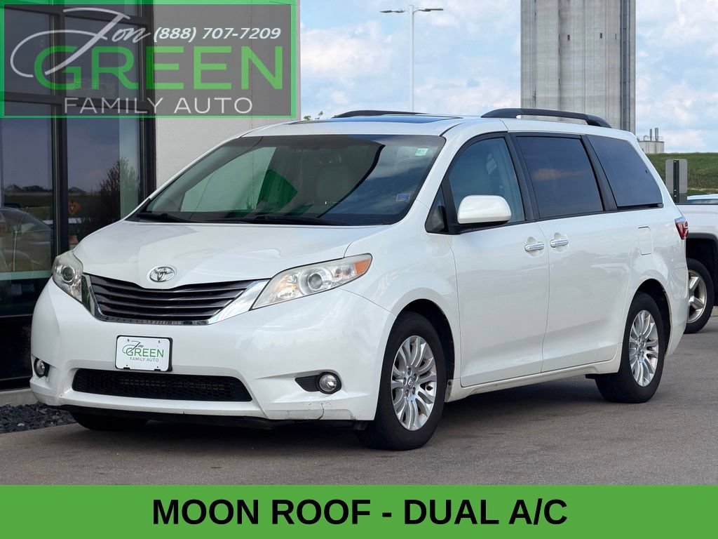 Used 2017 Toyota Sienna XLE w/ XLE Navigation Package FWD image 1