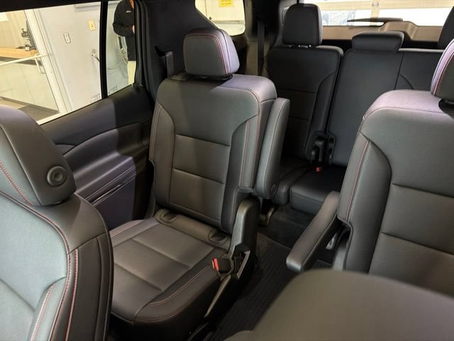 Used 2025 Chevrolet Traverse Z71 w/ LPO, Floor Liner Package AWD/4WD image 17