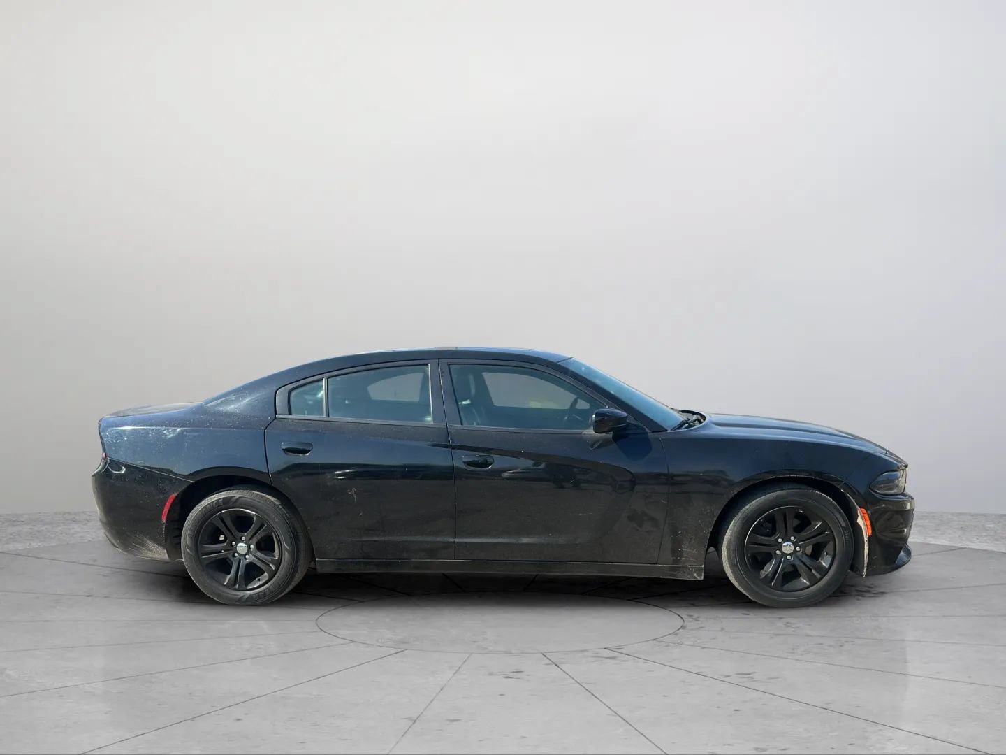 Used 2019 Dodge Charger SXT w/ Leather Interior Group RWD image 12
