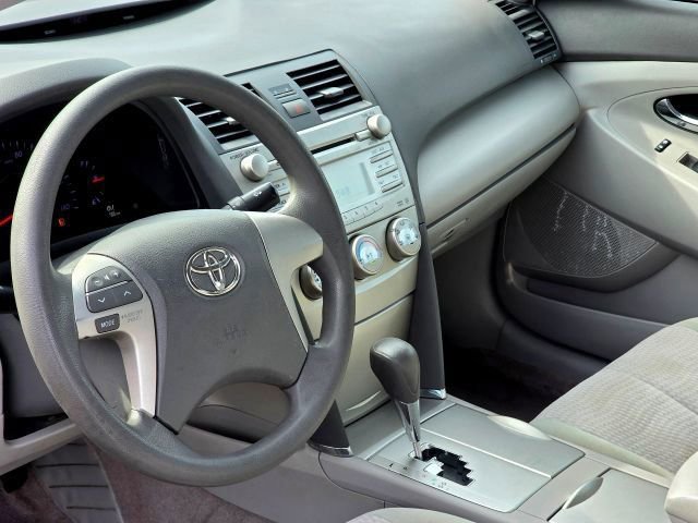 Used 2011 Toyota Camry LE image 11