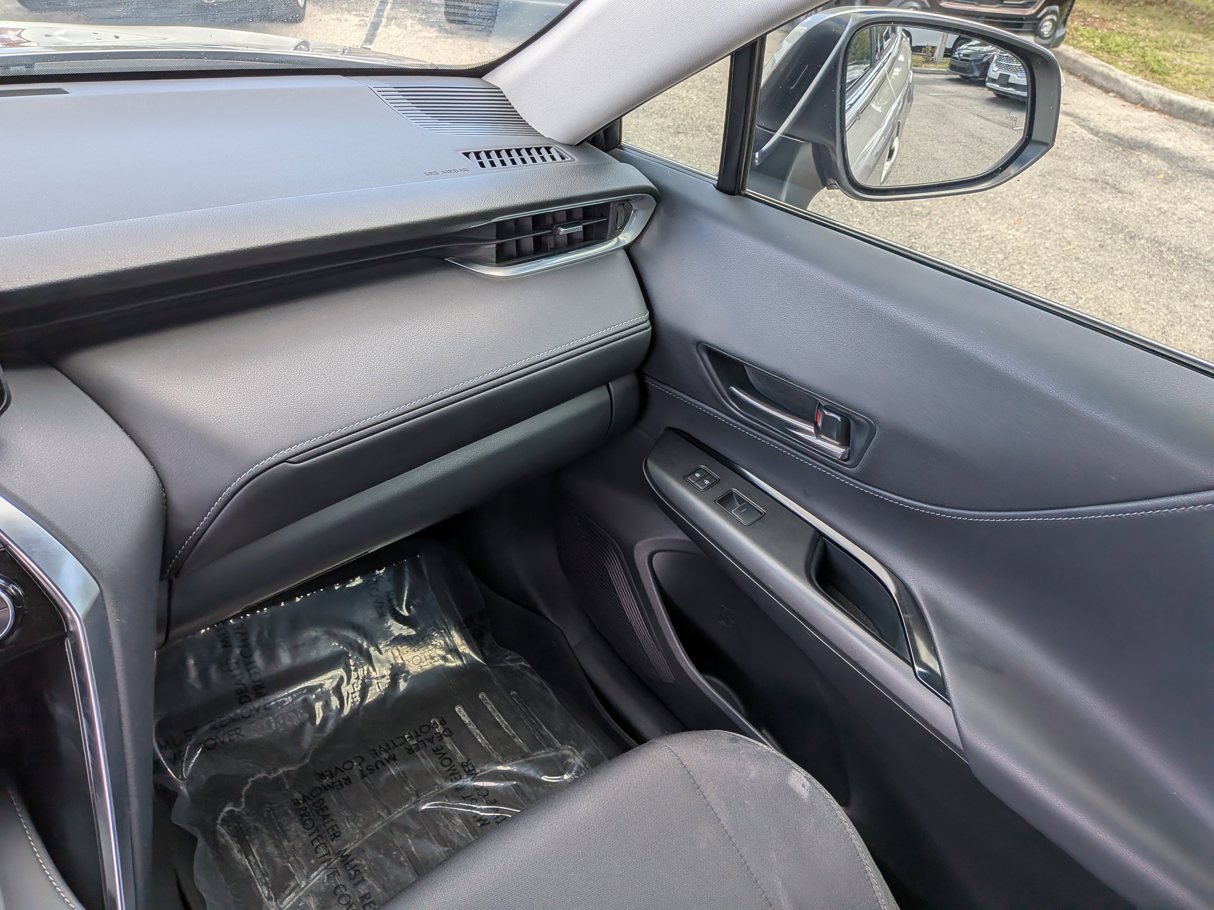 Used 2021 Toyota Venza LE image 19