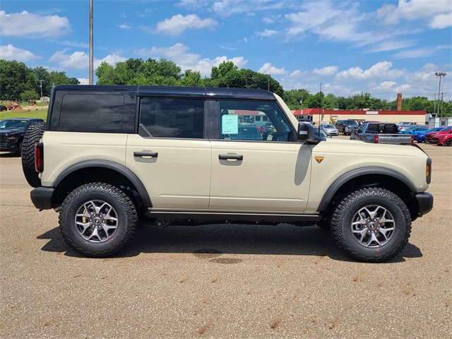 New 2025 Ford Bronco Badlands image 4