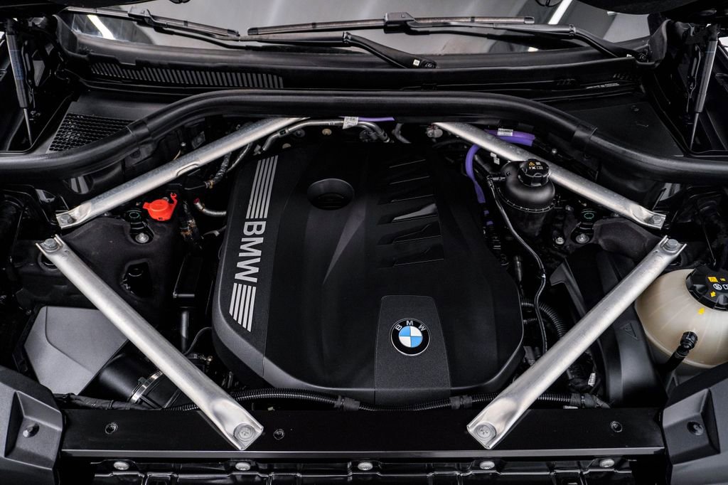 Used 2024 BMW X7 xDrive40i w/ M Sport Package image 27