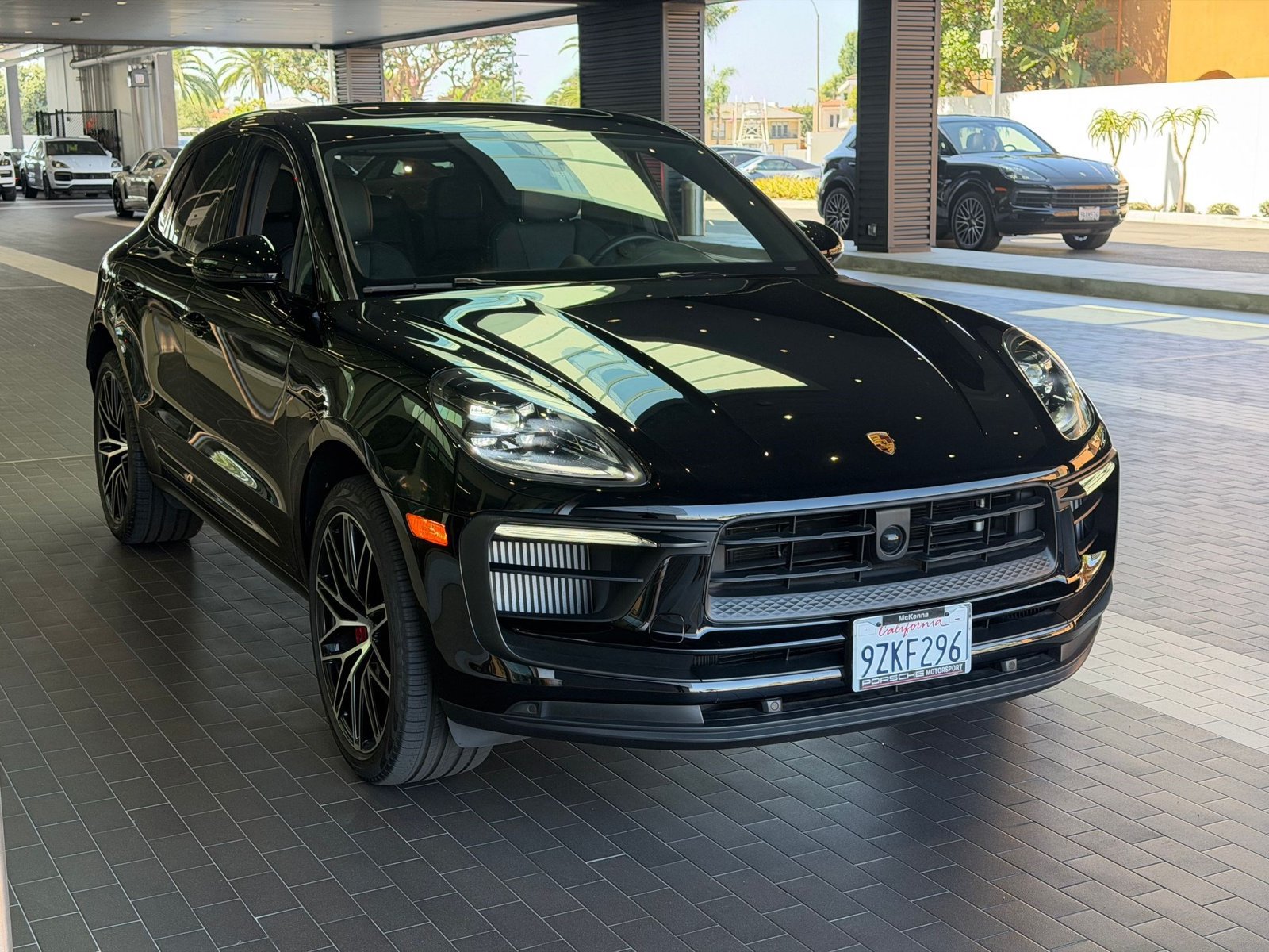 Certified 2025 Porsche Macan S AWD/4WD image 6