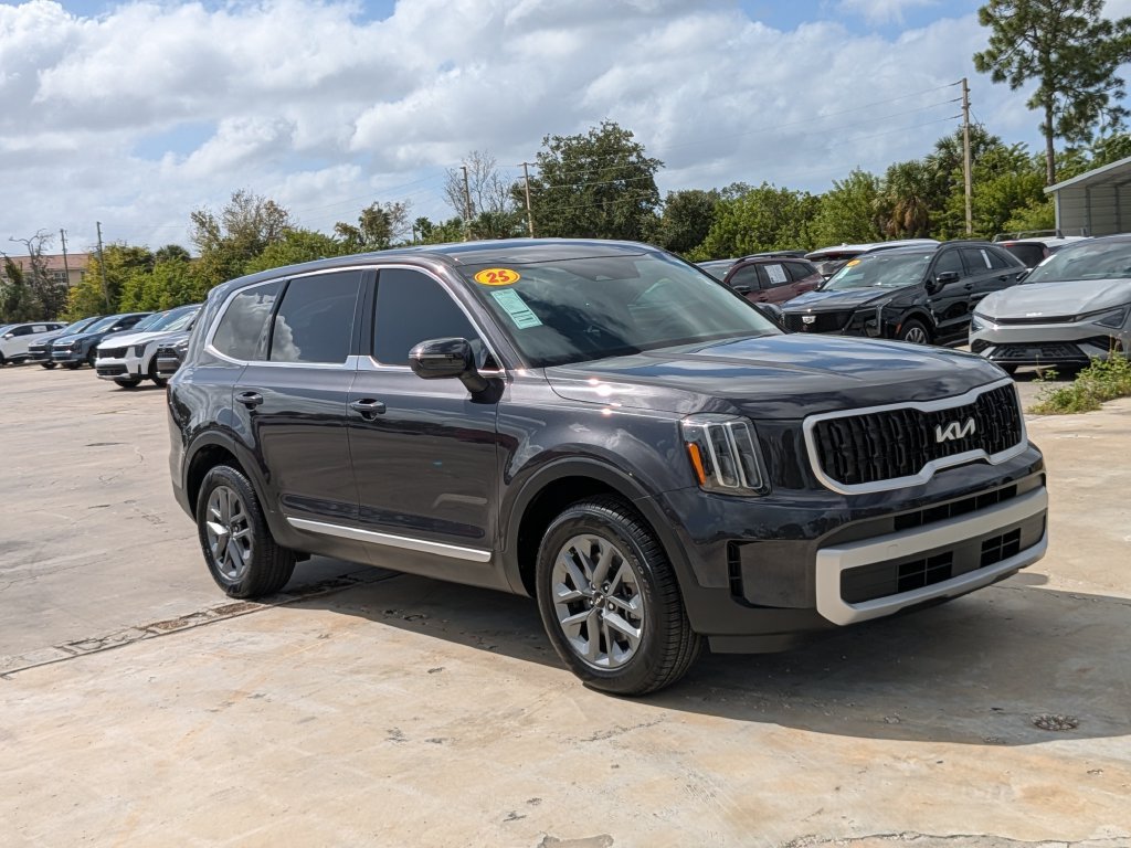 Certified 2025 Kia Telluride LX FWD image 3