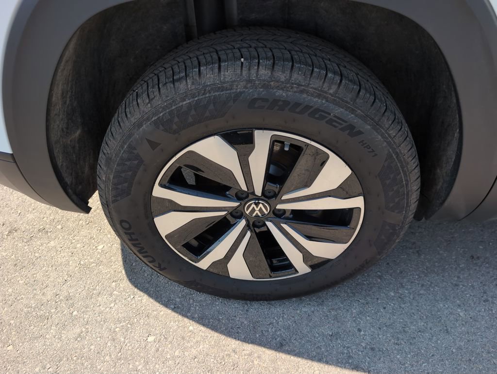 Used 2025 Volkswagen Atlas Cross Sport SE image 9