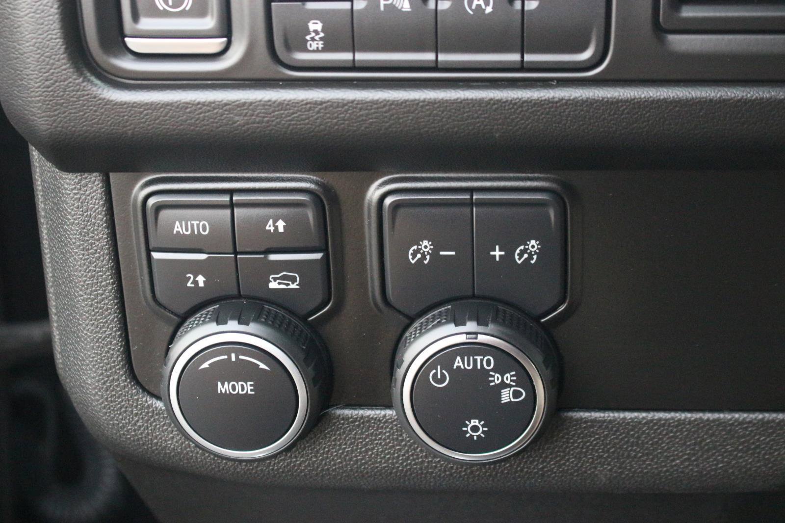 Used 2023 Chevrolet Suburban LT image 34
