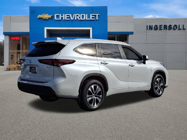 Used 2025 Toyota Highlander XLE AWD/4WD image 24