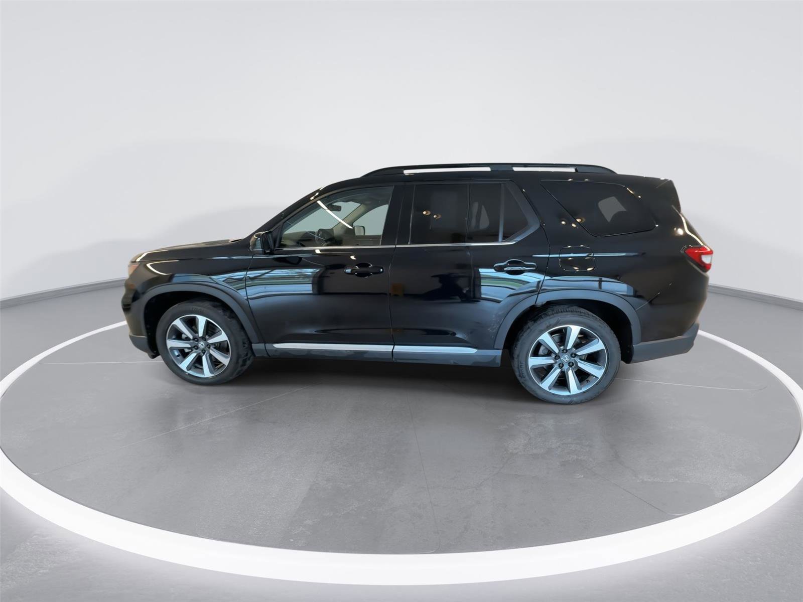 Used 2025 Honda Pilot Touring image 5