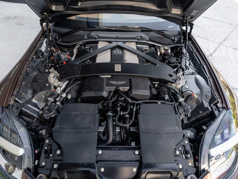 Used 2025 Aston Martin Vanquish image 36