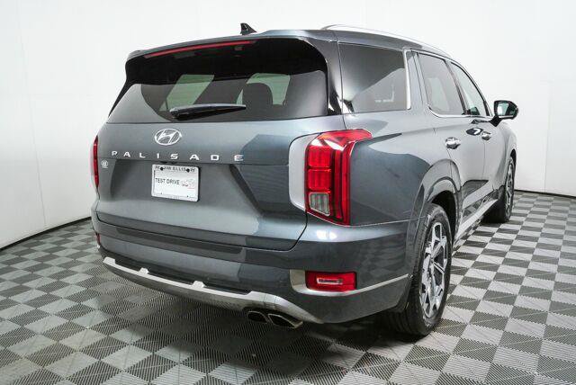 Used 2022 Hyundai Palisade Calligraphy FWD image 3