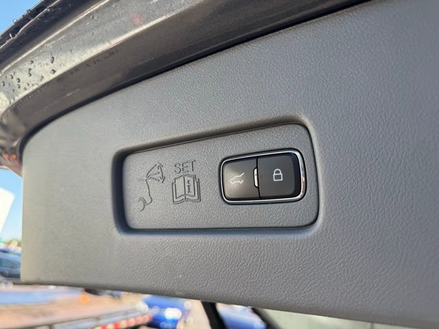 Used 2020 Lincoln Aviator Reserve w/ Equipment Group 202A image 9