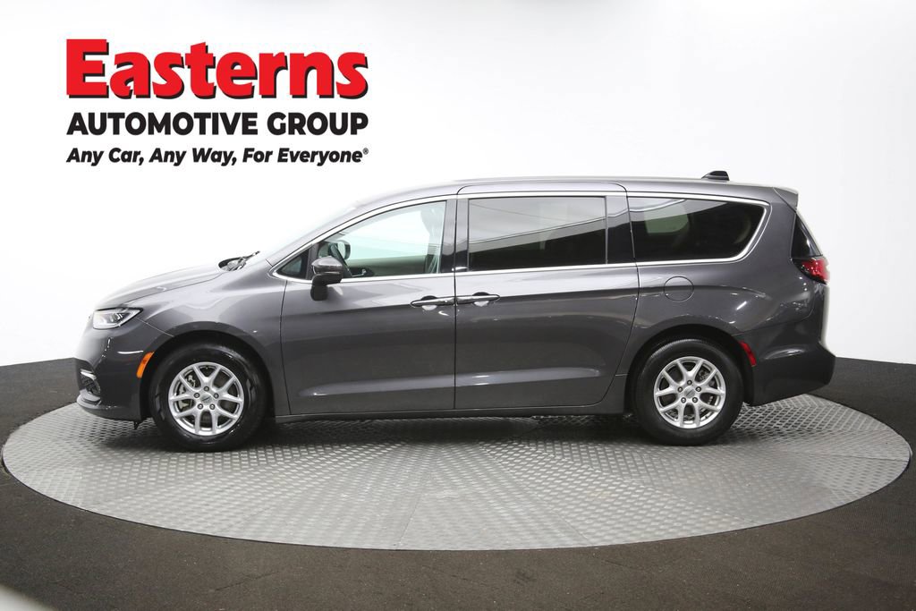 Used 2023 Chrysler Pacifica Touring-L FWD image 62
