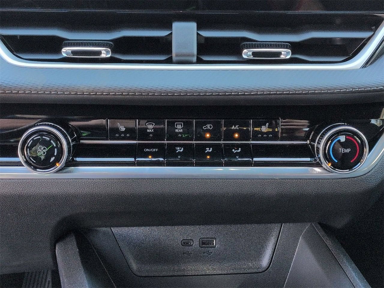 New 2026 Chevrolet Equinox LT w/ Safety and Technology Package FWD image 18