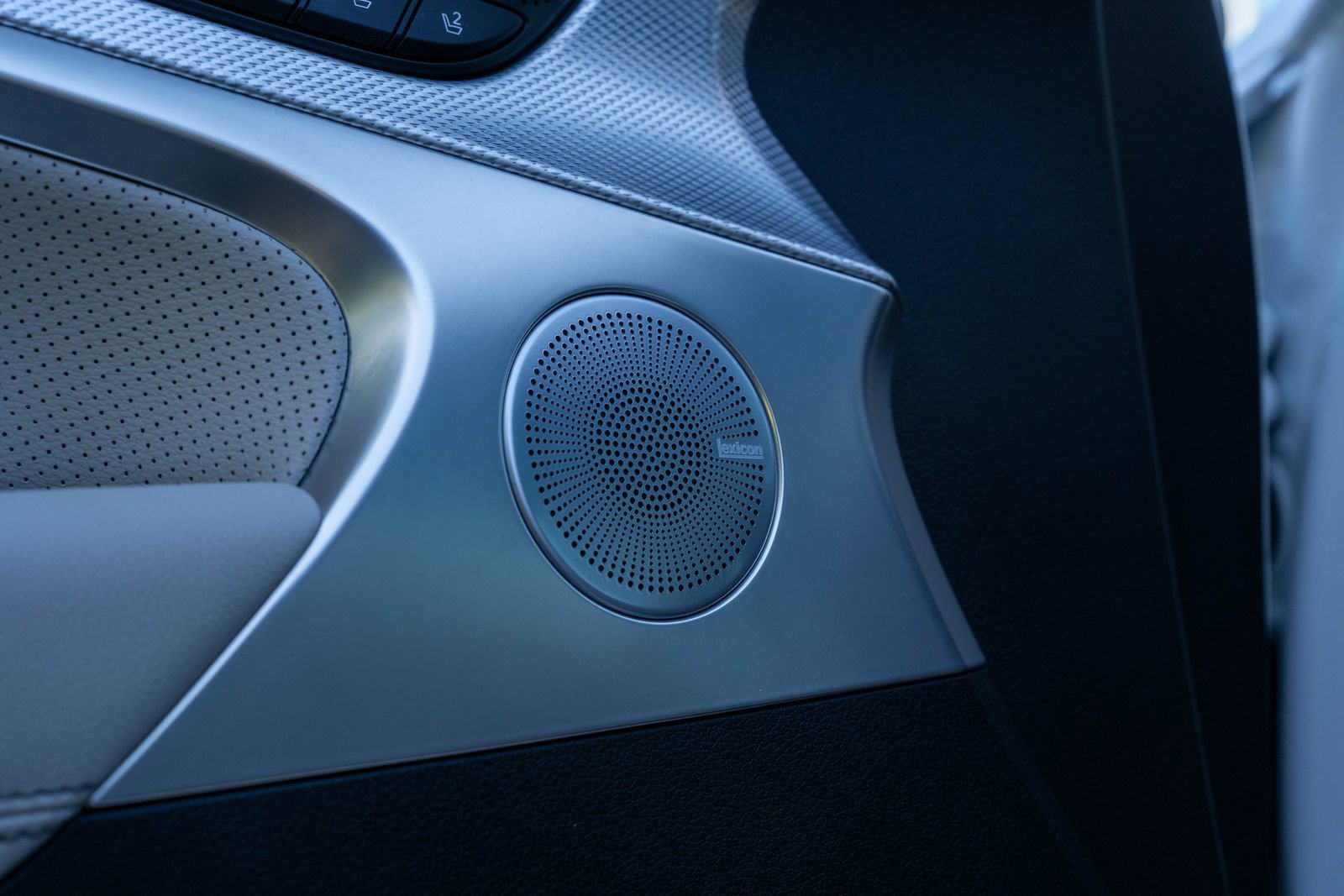 Used 2022 Genesis G70 2.0T w/ Prestige Package image 17