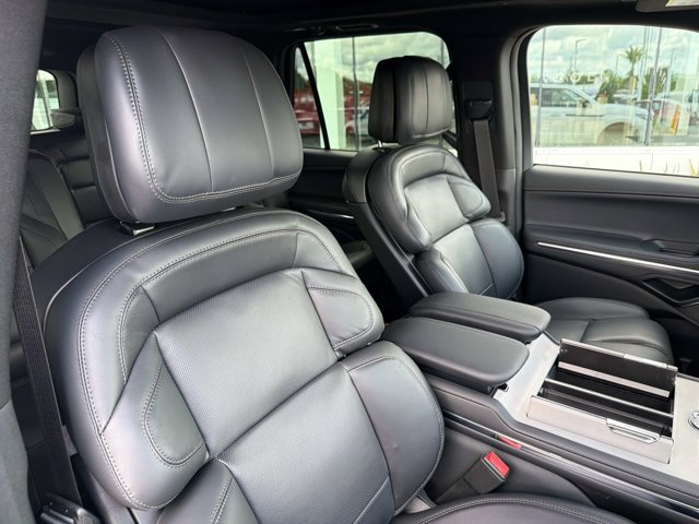 New 2026 Lincoln Navigator Reserve w/ Jet Appearance Package AWD/4WD image 17