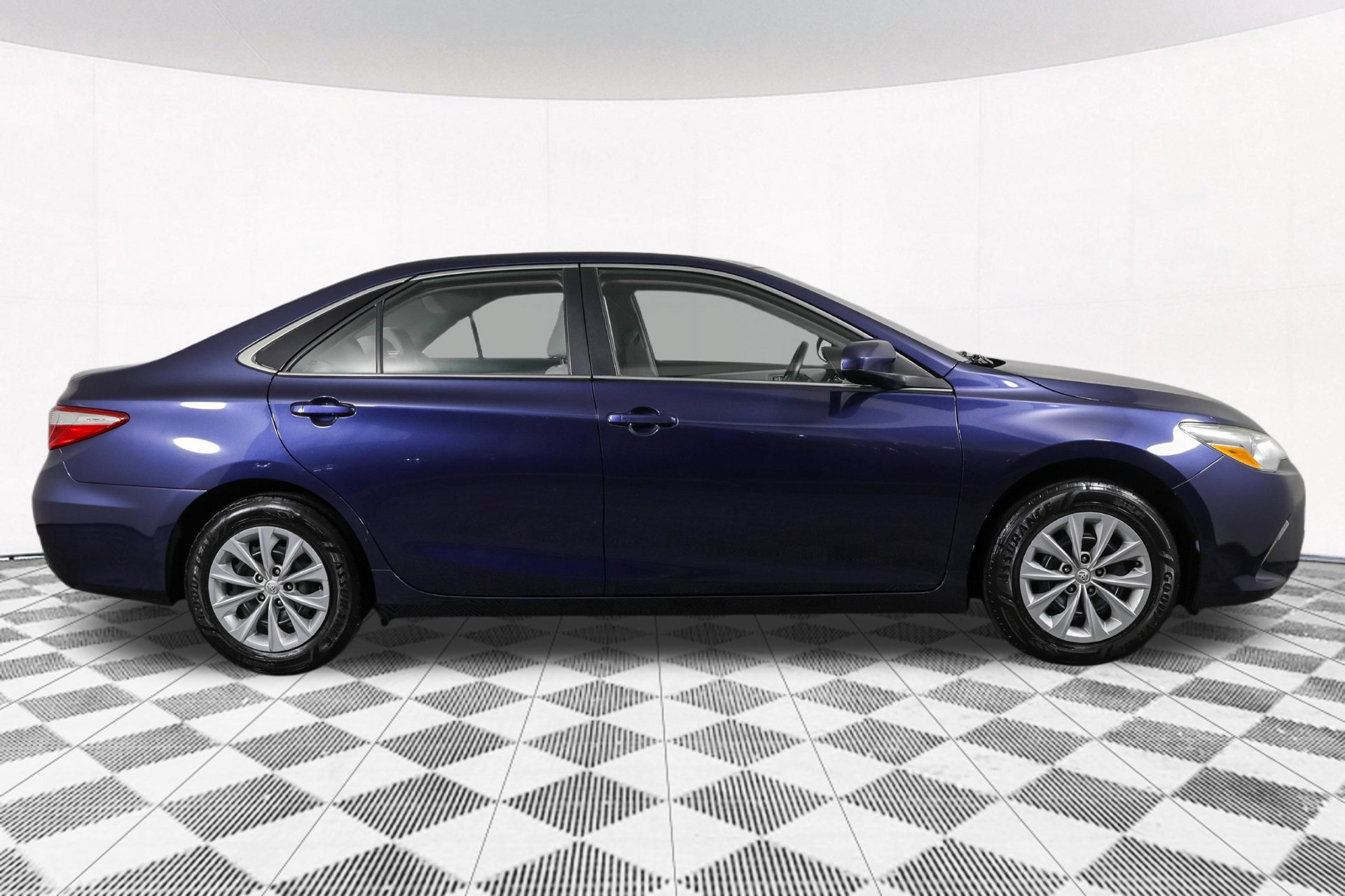 Used 2017 Toyota Camry LE w/ Moonroof Package FWD image 13