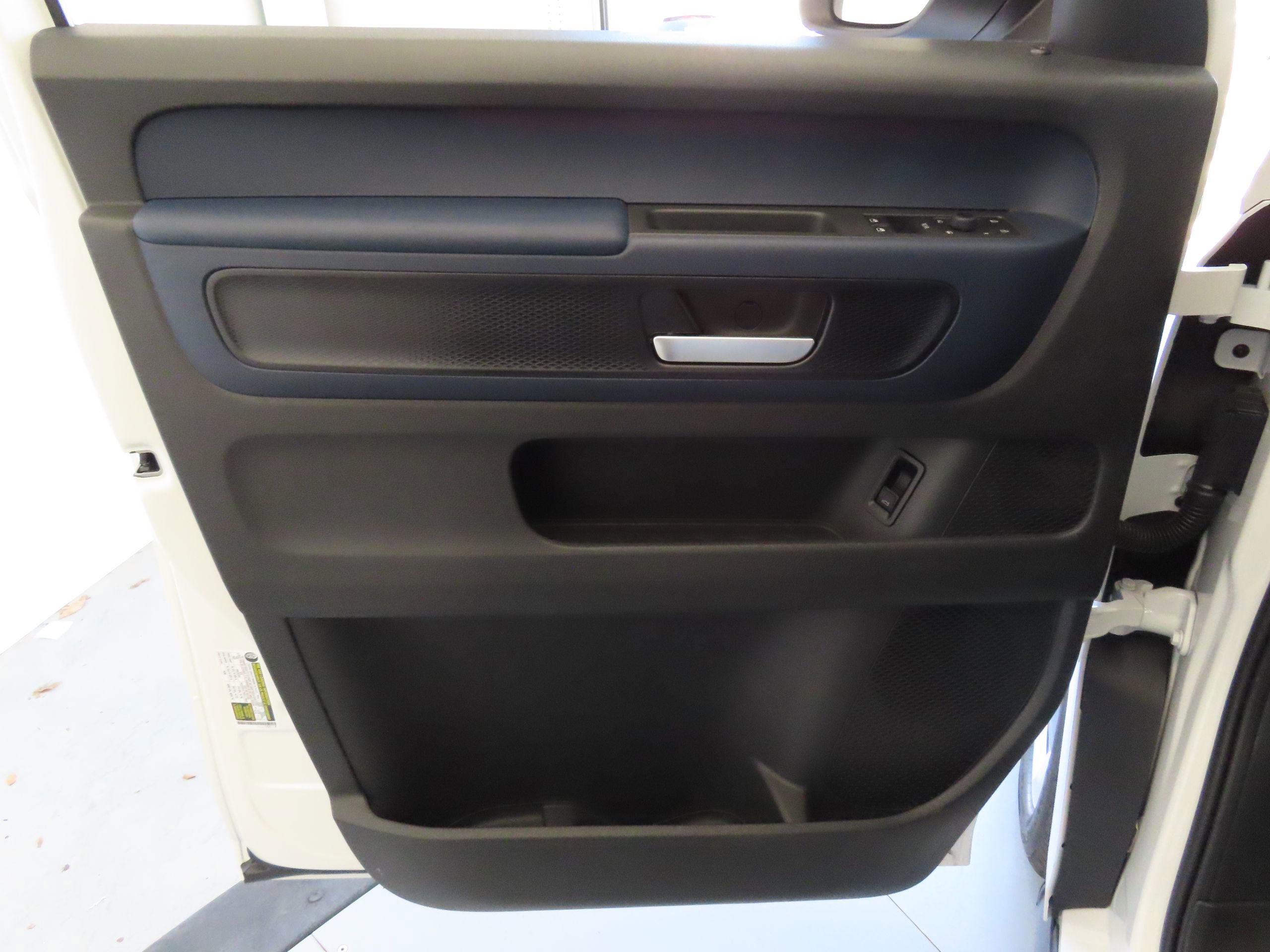 New 2025 Volkswagen ID. Buzz Pro S image 16