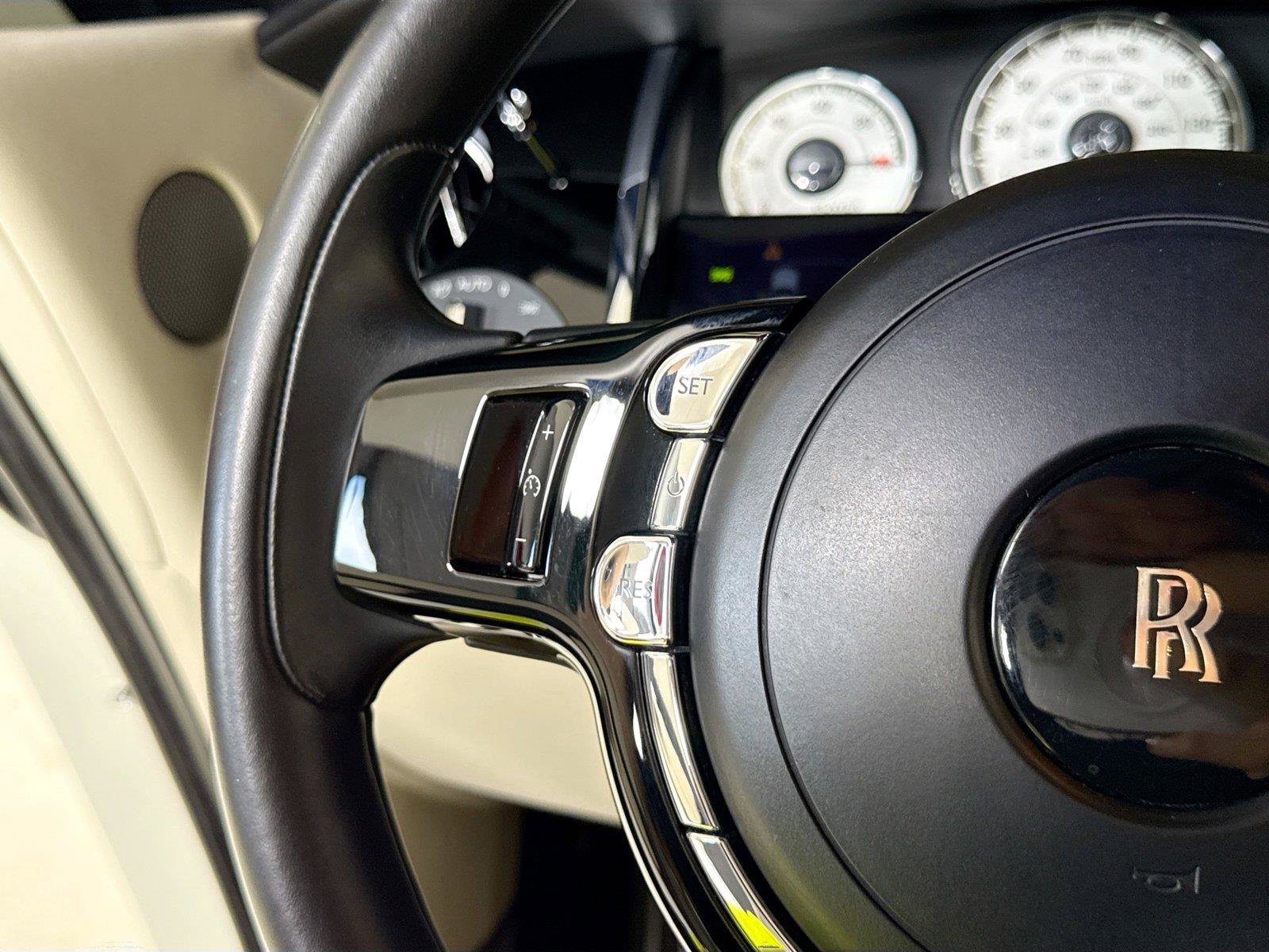 Used 2016 Rolls-Royce Wraith RWD image 24