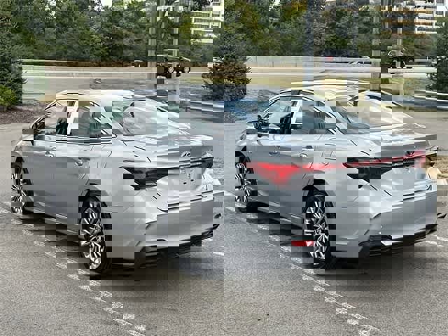 Used 2021 Toyota Avalon Limited image 33