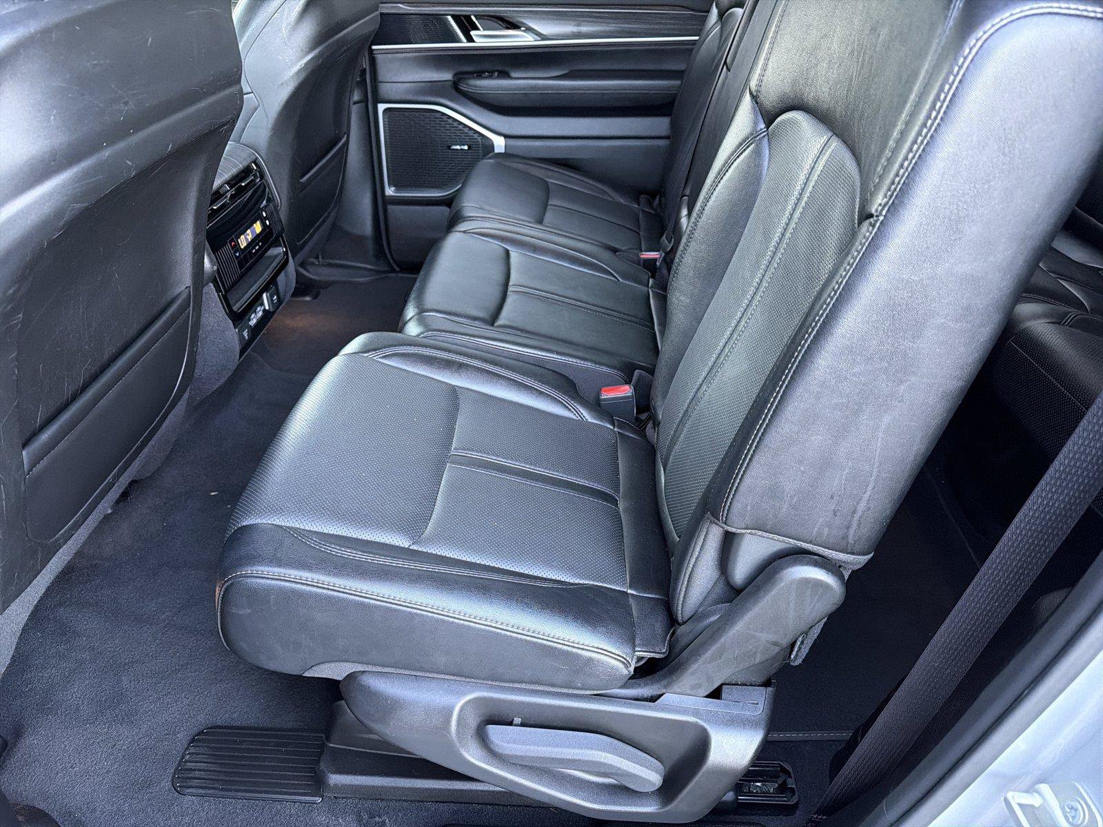 Used 2024 Jeep Wagoneer Series II w/ Flexible Seating Group RWD image 21
