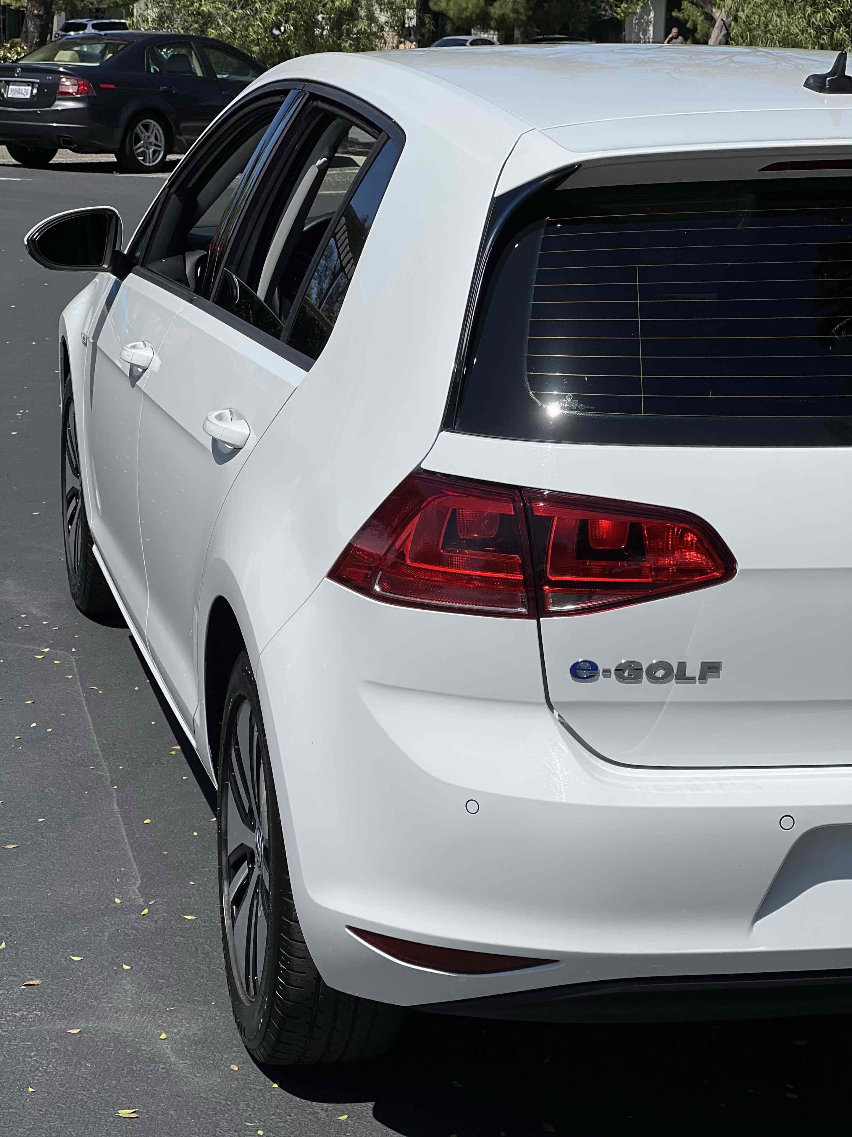 Used 2015 Volkswagen e-Golf SEL Premium FWD image 37