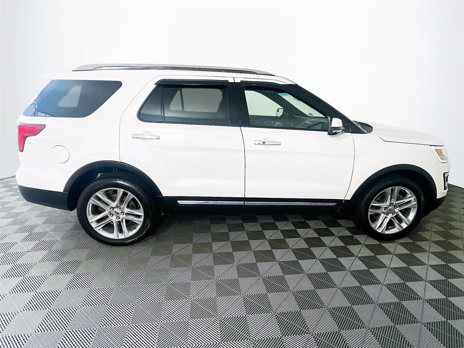 Used 2017 Ford Explorer Limited AWD/4WD image 10