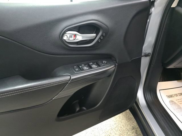 Used 2015 Jeep Cherokee Limited w/ Luxury Group image 15