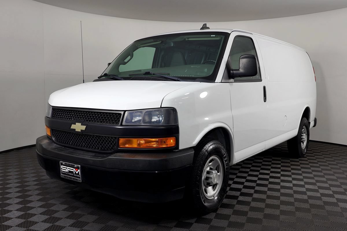 Used 2018 Chevrolet Express 2500 w/ Driver Convenience Package RWD image 2
