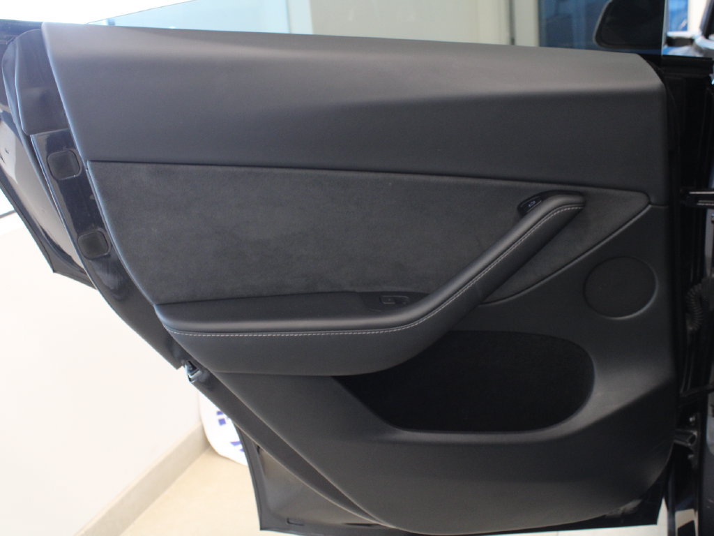Used 2024 Tesla Model Y Long Range AWD/4WD image 26