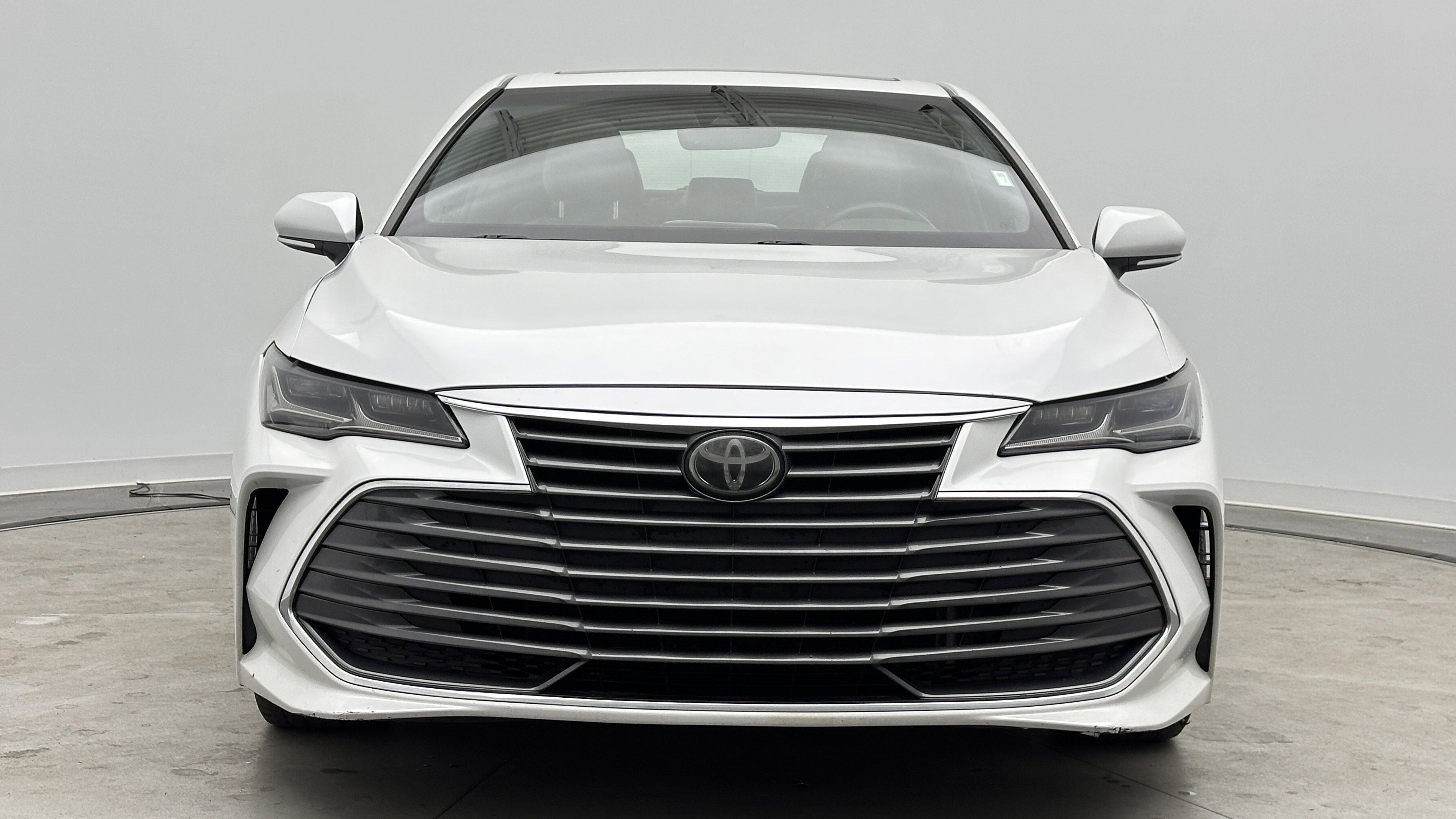 Used 2019 Toyota Avalon Limited w/ All Weather Liner Package image 2