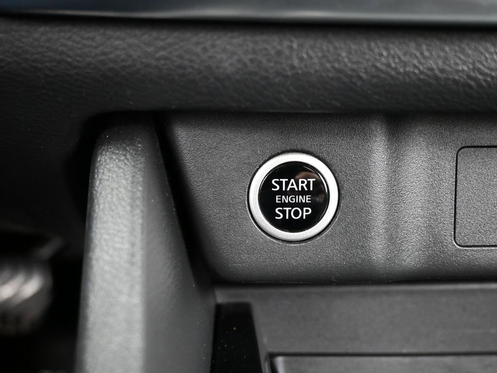 Used 2023 Nissan Rogue S image 28