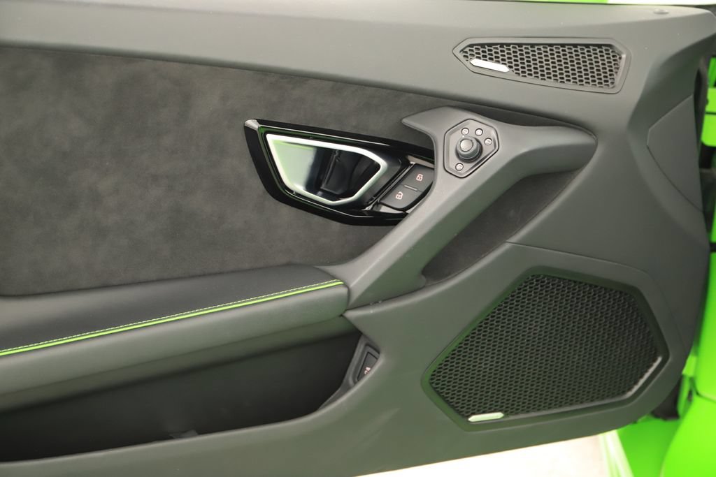 Used 2022 Lamborghini Huracan EVO RWD image 19