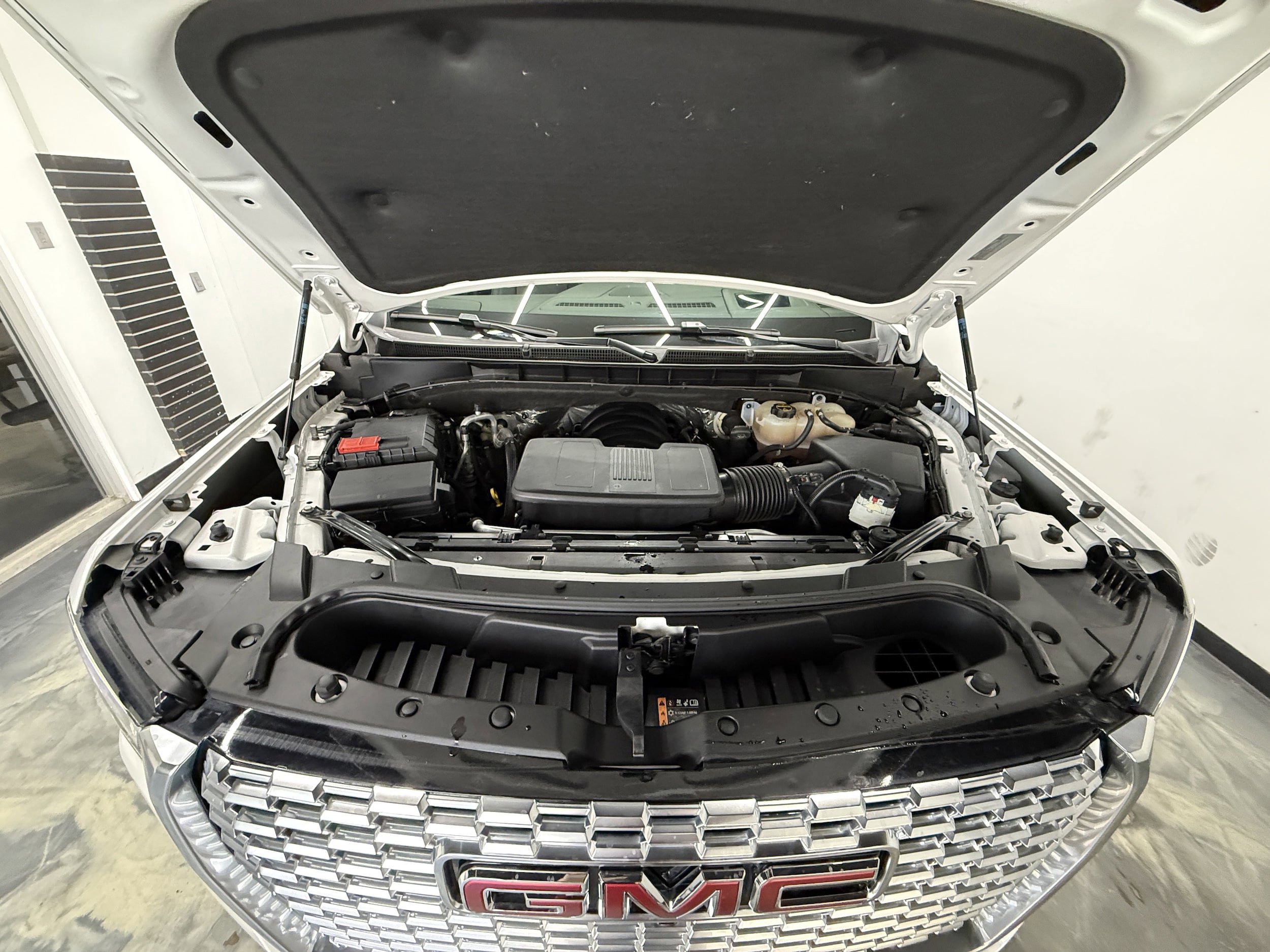Used 2024 GMC Yukon Denali AWD/4WD image 38