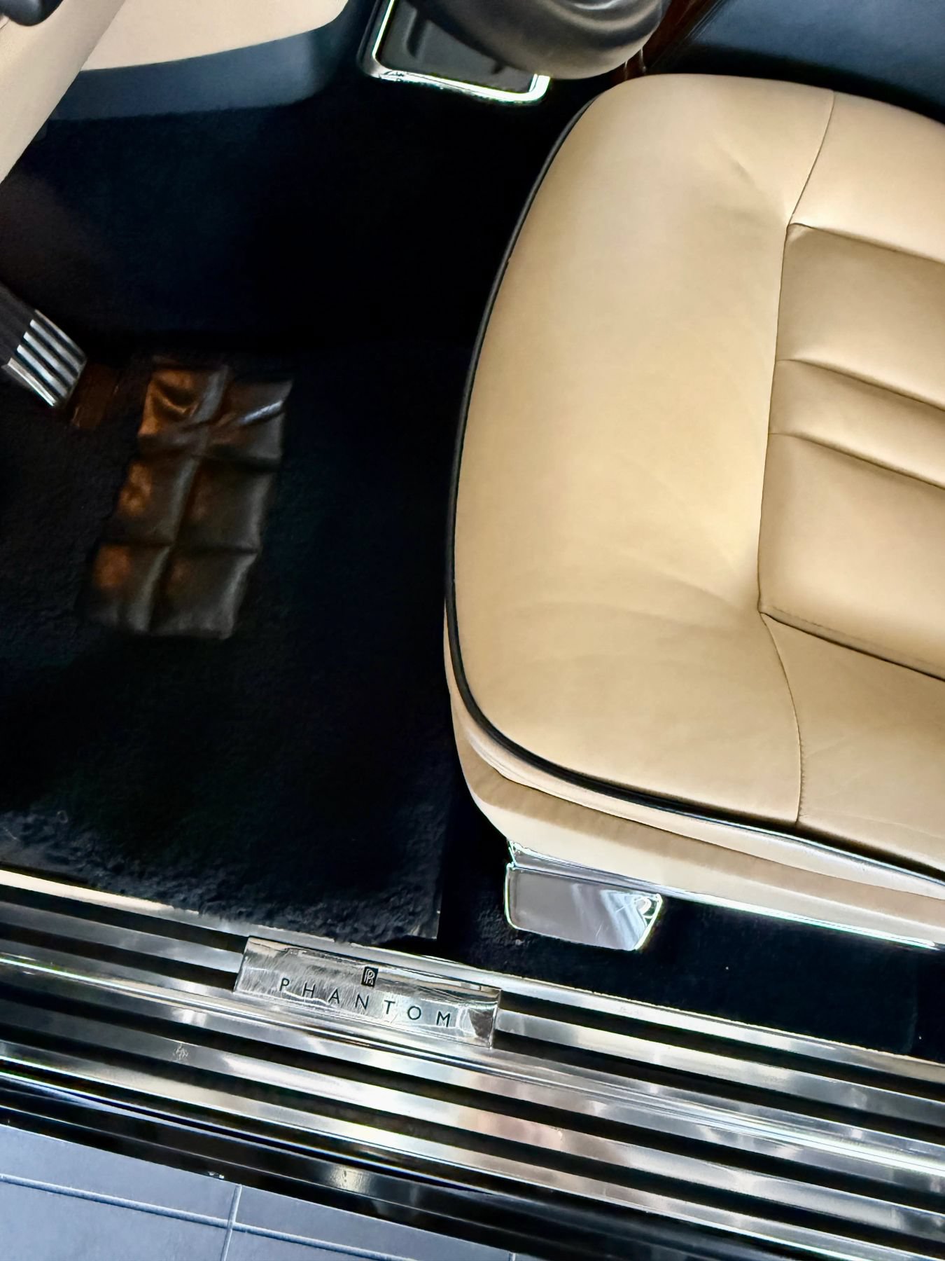 Used 2015 Rolls-Royce Phantom Sedan RWD image 15