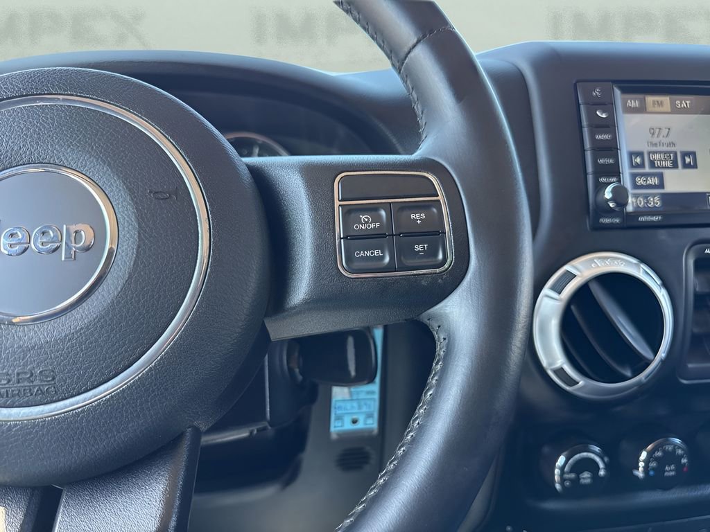 Used 2012 Jeep Wrangler Unlimited Rubicon w/ Connectivity Group AWD/4WD image 14