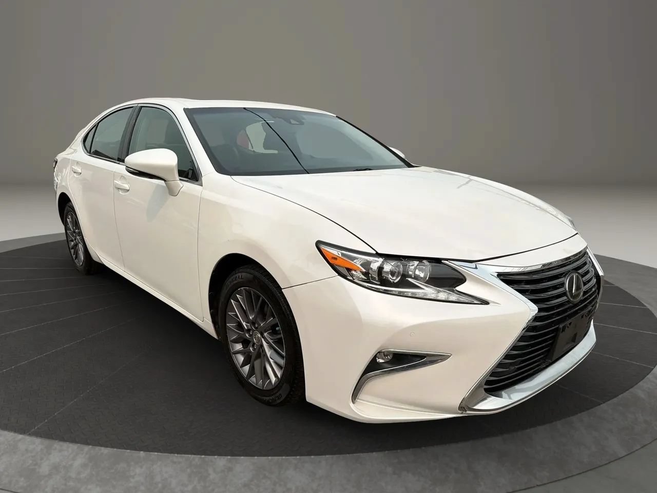 Used 2018 Lexus ES 350 w/ Navigation System Package FWD image 3