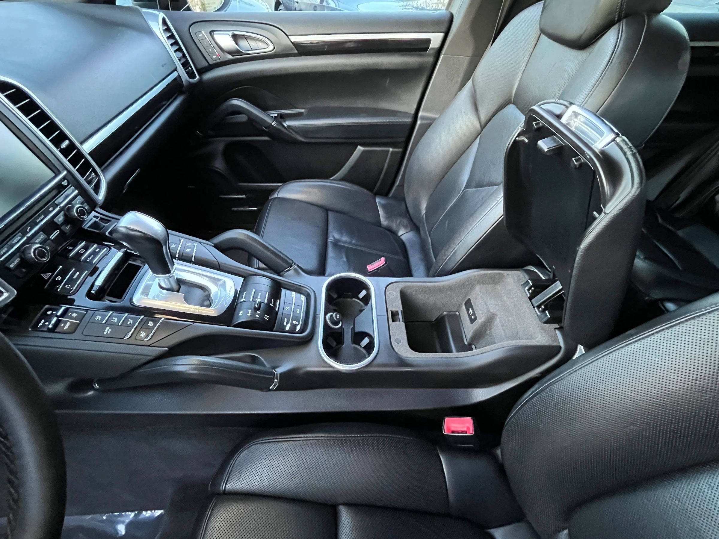 Used 2012 Porsche Cayenne S image 19