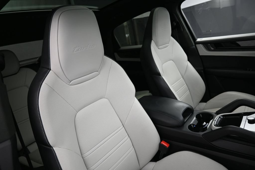 Certified 2025 Porsche Cayenne Turbo AWD/4WD image 28