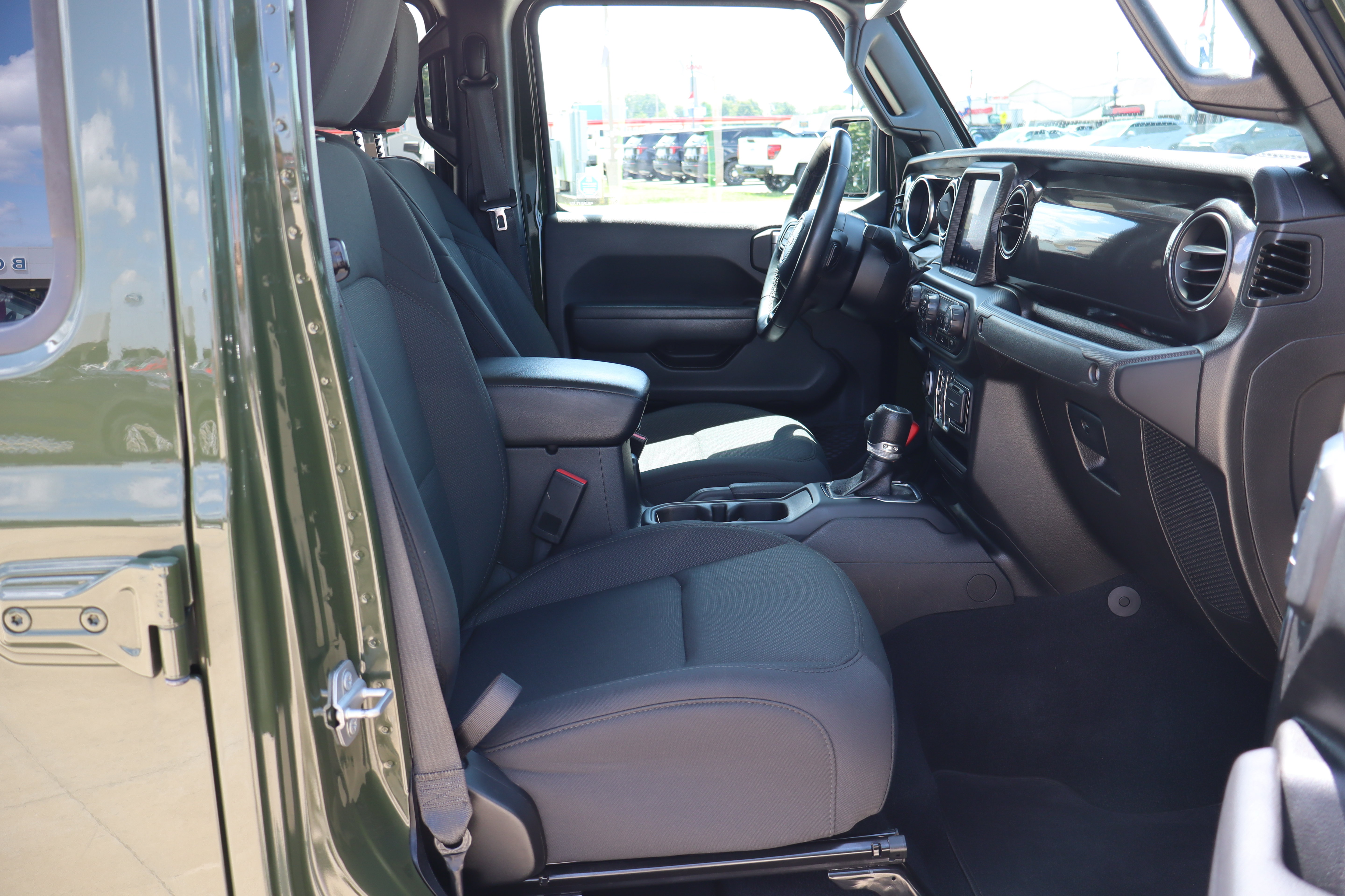 Used 2022 Jeep Gladiator Sport AWD/4WD image 12