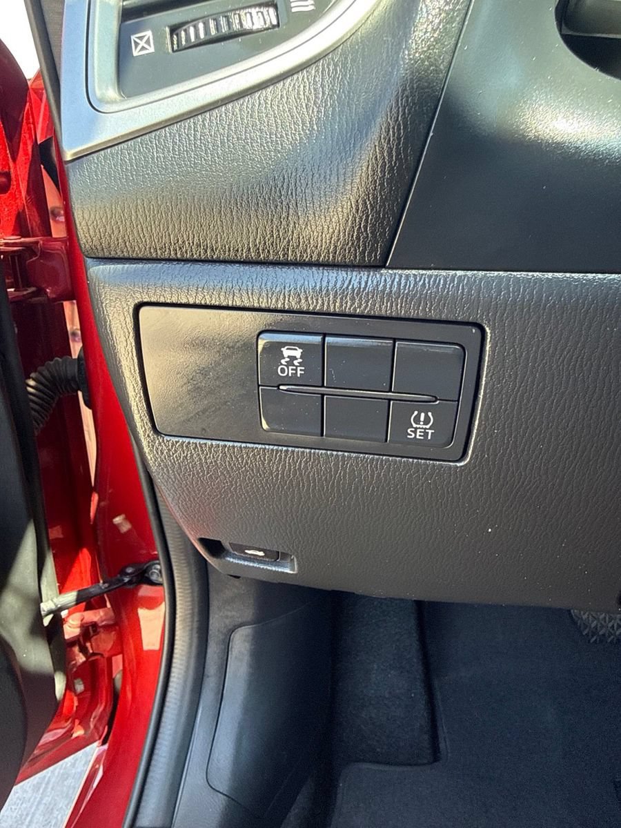 Used 2018 MAZDA MAZDA3 Touring FWD image 11